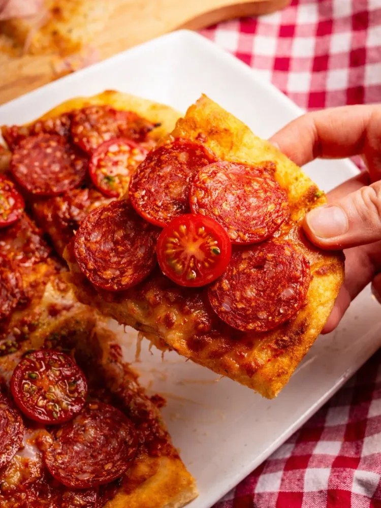 Pinsa Salame Picante