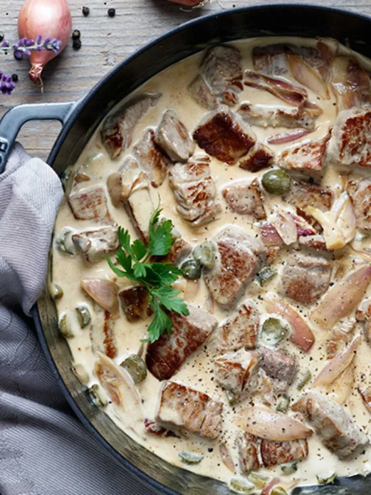 Rahmgulasch mit Köndel und Blaukraut