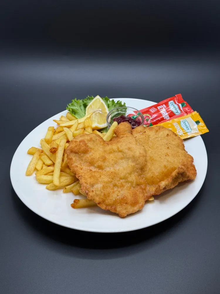 Wienerschnitzel of pork | French fries