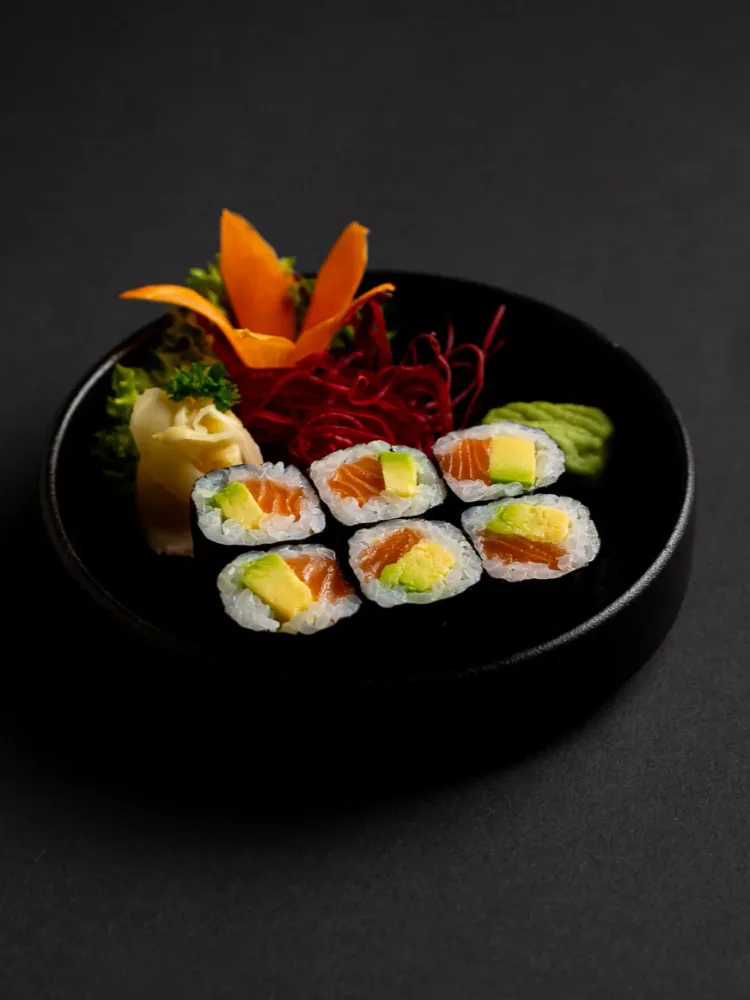 SAKE-AVOCADO-MAKI