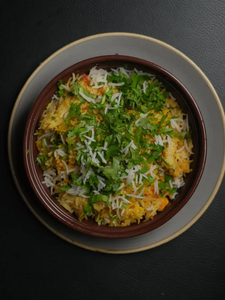 Pollo Sindhi Damm Biryani