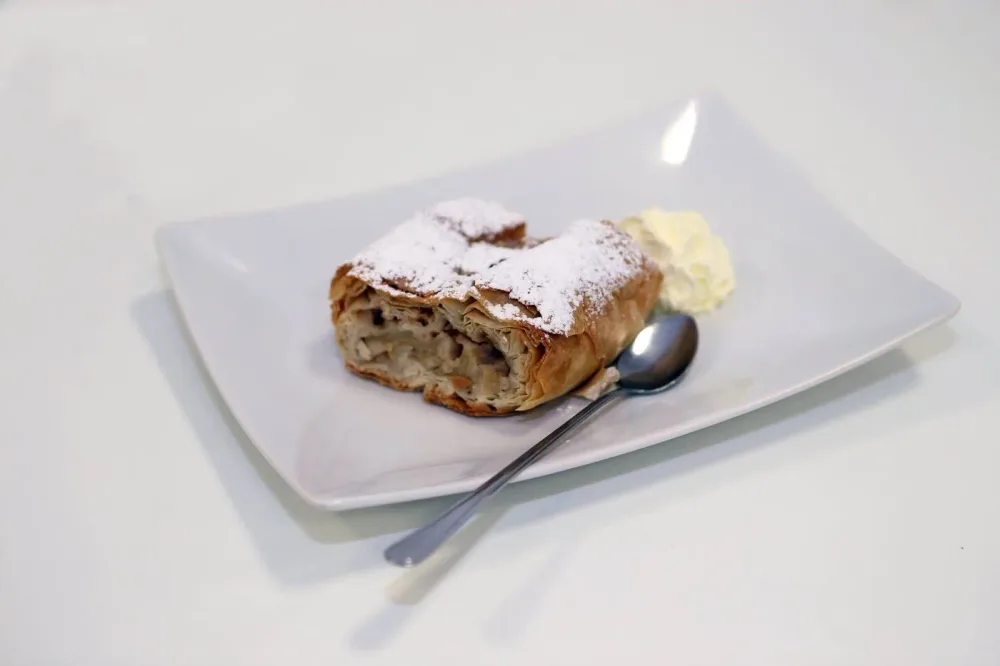 Apfelstrudel nach Art des Hauses