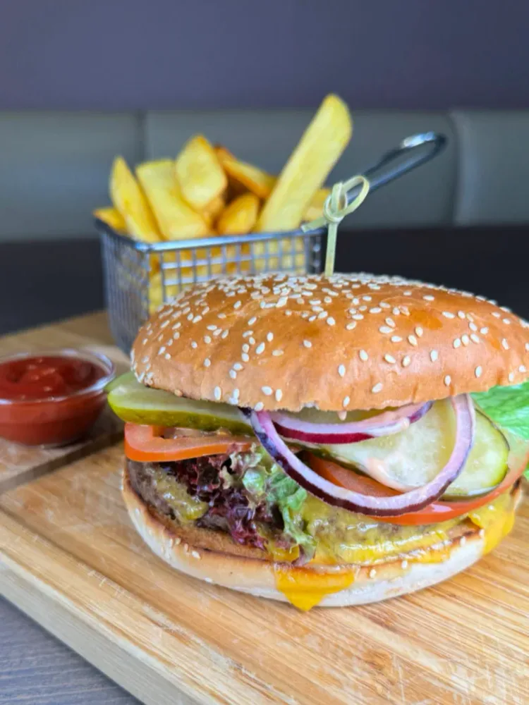 Cheeseburger & Fries