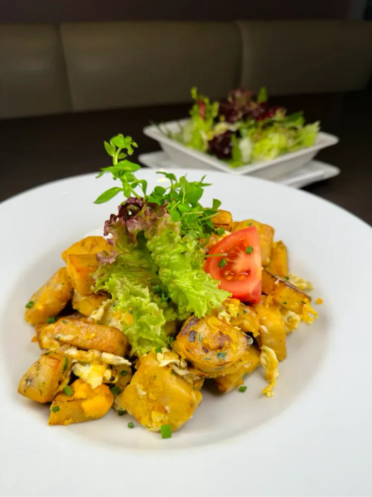 Geröstete Knödel mit Ei