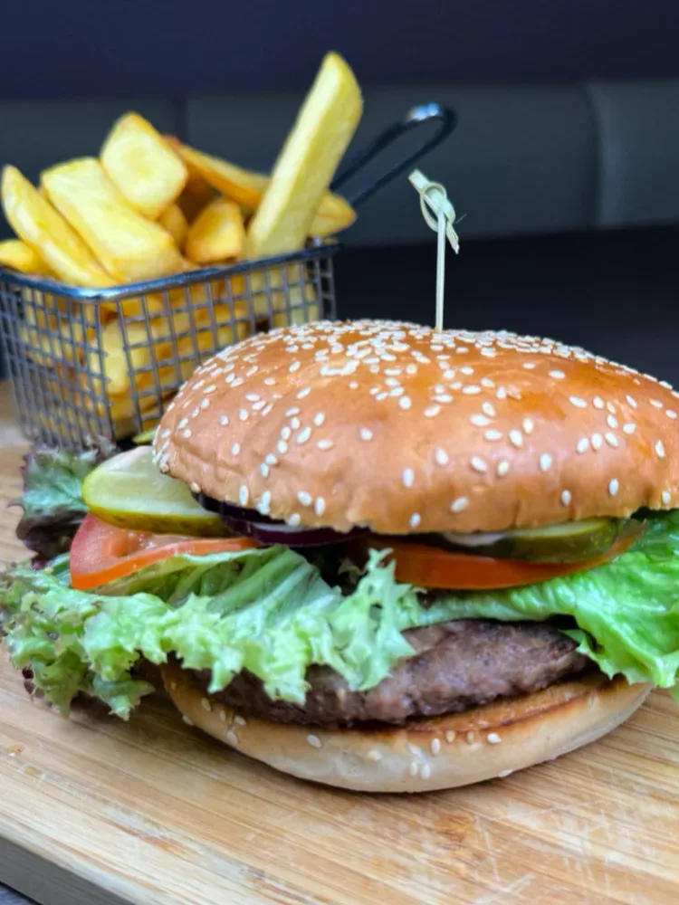 Classic Burger & Pommes