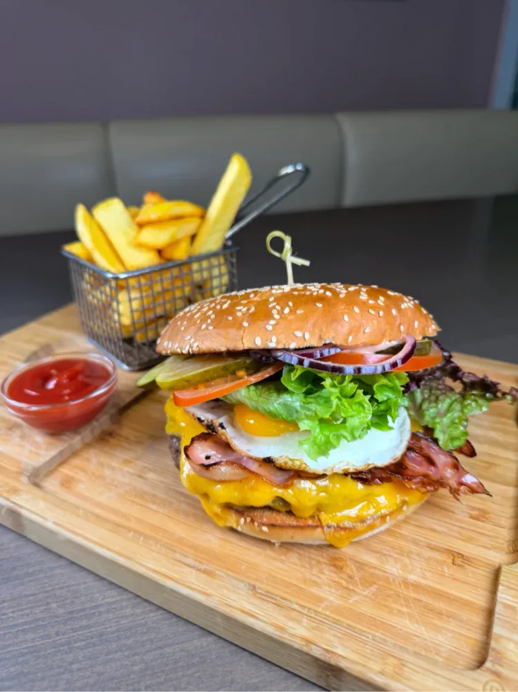 Sportsbar Burger & Fry' n' Dip