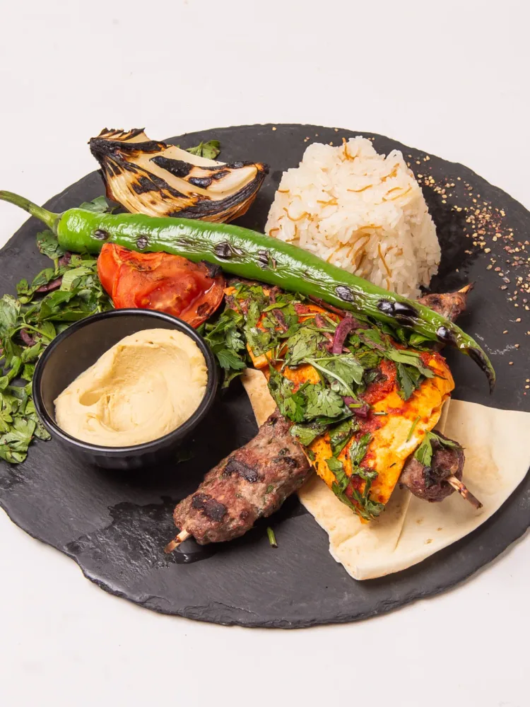 SHISH KAFTA MIT REIS ODER POMMES